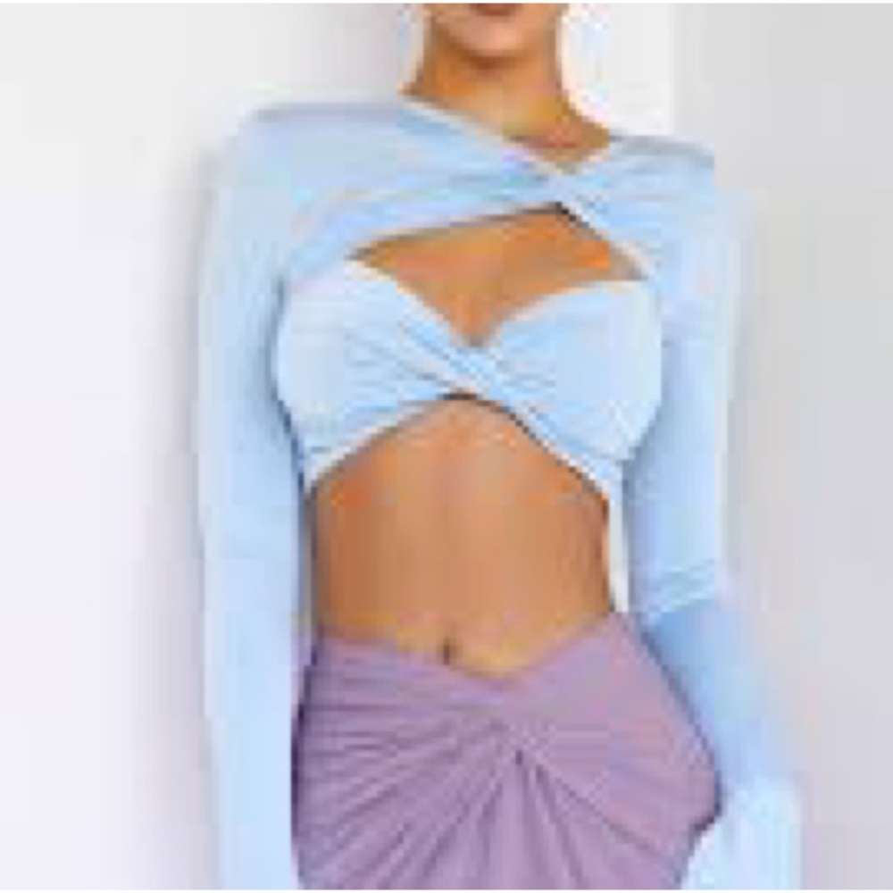Twist-Front Draped Long Sleeve Crop Top - Light Blue